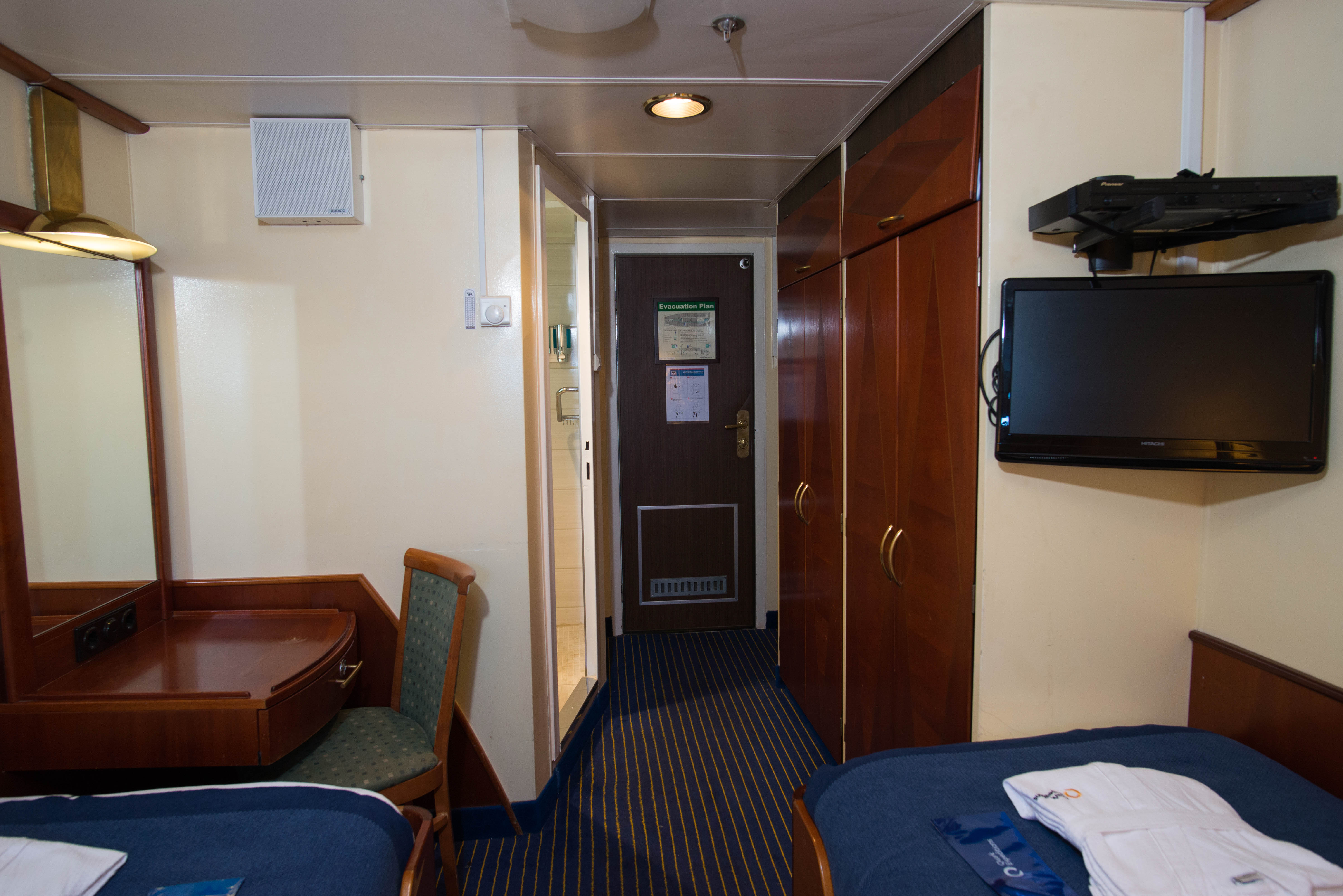 Quark Expeditions Ocean Adventurer Main Deck Twin Porthole 4.jpg